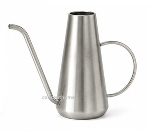 Arrosoir en aluminium beige avec poignée dorée, écologique, capacité de 1,5 L, revêtement poudré, outil de jardinage durable - Product Image 2