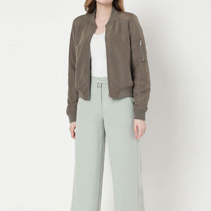 Low MOQ Best Material Quality <b>Women</b> Bomber Jackets New Arrival <b>Women</b> Bomber Jackets Stand <b>Collar</b> Woman Bomber Jackets <b>For</b> Ladies - Product Image 2