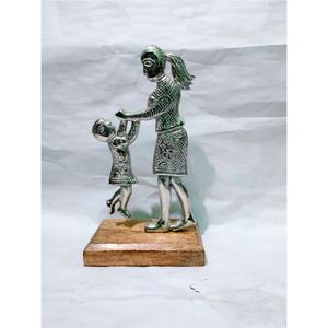 Sculpture artisanale en métal et bois représentant une mère et un enfant, décoration d'intérieur, fournisseur en gros, statue d'art familiale artisanale, décoration de table - Product Image 1