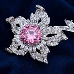 เข็มกลัดดอกไม้หรูหรา เงินแท้ 925 ประดับเพชรโมอิสซาไนต์หลากหลายรูปทรง เครื่องประดับสำหรับผู้หญิง สวมใส่ในงานเลี้ยงอย่างสง่างาม ของขวัญ เครื่องประดับเสื้อผ้า - Product Image 3