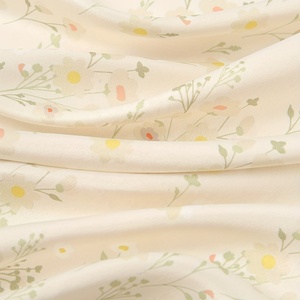 Écharpes en soie de luxe de style rétro haut de gamme, en soie de mûrier véritable de qualité 6A, douces et lisses, carrées, à imprimé floral - Product Image 5