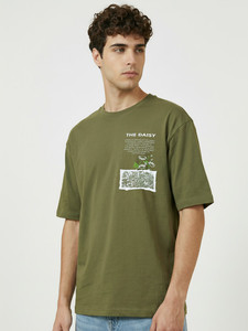 เสื้อยืดแขนสั้นผู้ชายลายดอกเดซี่ สีเขียวมะกอก ทรงปกติ สไตล์ลำลอง พิมพ์ลายดอกไม้ ผ้าคอตตอนเจอร์ซีย์ คอกลม - Product Image 1