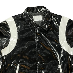 Veste de baseball rétro en cuir PVC pour homme avec col montant et logo sur le devant, couleur et logo personnalisables - Product Image 3