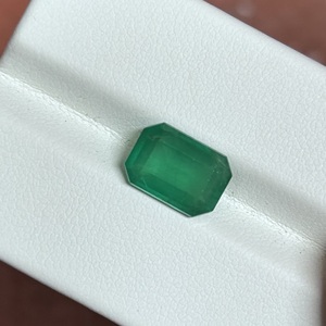 Esmeralda Zambiana Natural de Alta Calidad, 2.65 Quilates, Verde Intenso, Facetada, Piedra Suelta para Fabricación de Joyería - Product Image 3