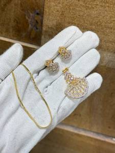 Conjunto de Collar con Colgante de Diamantes Naturales con Baño de Rodio para Mujer, Marca Bhargavi, Joyería Nupcial India de la India - Product Image 1