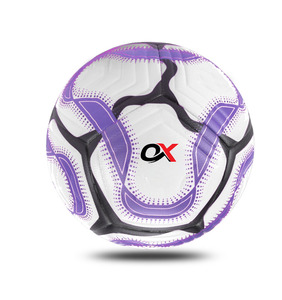 Oxva Industries Ballon de football blanc et bleu léger, écologique, à rebond élevé, résistant aux rayures, avec chambre à air en butyl, cousu à la machine en PVC - Product Image 2