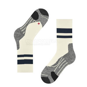 Chaussettes de football d'hiver - Respirantes et écologiques, tailles/couleurs personnalisées, fabriquées au Pakistan - Product Image 4