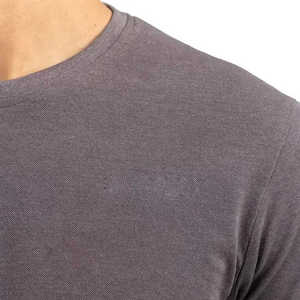 T-shirt décontracté pour homme en jersey de coton gris à col rond et manches courtes, coupe classique, couleur unie, disponible à la vente - Product Image 5