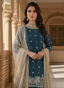 Ensemble Sharara bleu marine brodé avec dupatta pour femme – Tenue ethnique traditionnelle pour fêtes et mariages - Product Image 1