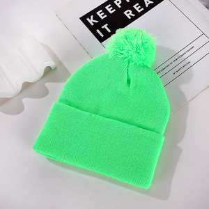 Gorro de Punto Ultra Suave con Pompón, Gorro Cálido Informal para Uso Diario, Gorro de Invierno con Pompón y Patrón Jacquard - Product Image 3