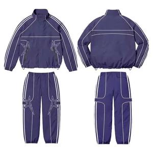 Conjunto Deportivo Personalizado de Dos Piezas, Chaqueta Cortavientos de Nailon y Poliéster y Pantalones Jogger, Traje Deportivo Ligero para Hombre - Product Image 1