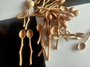 ช้อนน่ารัก ดีไซน์ใหม่ ปี 2026 ขายดี เป็นมิตรกับสิ่งแวดล้อม ช้อนไม้ใช้แล้วทิ้ง สำหรับเสิร์ฟกาแฟ ชา ช้อนไม้สีแดง ขายส่งทั่วโลก - Product Image 2