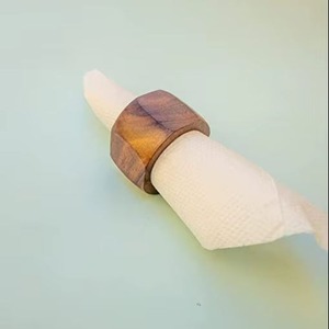 Anneaux de serviette en bois faits à la main de qualité supérieure, finition naturelle, pour une décoration élégante de table, maison, restaurant et table moderne - Product Image 3