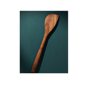 Cuillère en bois Quest, un ustensile ménager durable, conçu pour faciliter la préparation efficace et le service pratique - Product Image 1