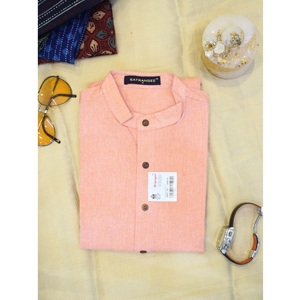 เสื้อยืดคอวีผ้าฝ้ายสีเหลืองอมเขียวมีสไตล์สำหรับผู้ชาย ผ้าพรีเมียม เหมาะสำหรับออกเดทกลางคืน ใส่ลำลอง และให้ลุคทันสมัย - Product Image 3