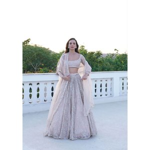 Robes de mariée de créateur, magnifiques broderies au fil, Lehenga Choli pour les fêtes - Product Image 1