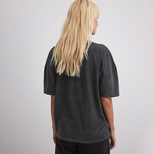 เสื้อยืดสไตล์สตรีทแวร์สำหรับฤดูร้อน ทรงสบาย ใส่ได้ทุกวัน ผ้าเนื้อบางเบา ล้างสีแบบแอซิดวอช แฟชั่นทันสมัย รับผลิตแบบ OEM ODM หลายขนาด - Product Image 5