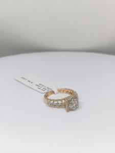 Bagues de fiançailles élégantes et légères pour femmes, diamants élégants en or rose cultivés en laboratoire, design à la mode - Product Image 2