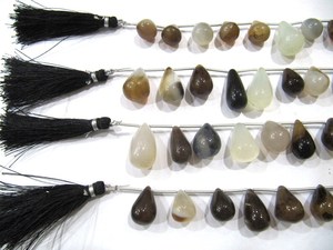 Perles lisses en forme de goutte d'eau en calcédoine naturelle, vendues par brin de 8 pouces - Product Image 5