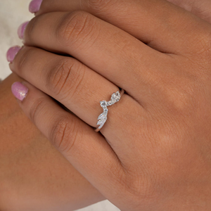 Bague de mariage en or massif 14 carats et argent sterling 925, style chevron incurvé en V, avec diamants marquise et ronds, et diamants de laboratoire - Product Image 6