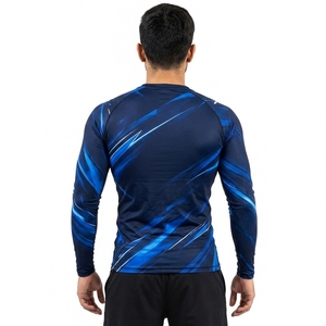 Rashguard professionnel pour hommes, conçu avec des matériaux durables offrant flexibilité, respirabilité et un confort sportif durable. - Product Image 2