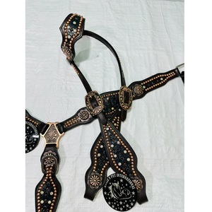 Conjunto de cabezada de una oreja y pechera de cuero negro estilo western para caballo, con conchos y pedrería, para equitación - Product Image 2
