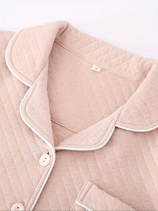 Conjunto de pijama con estampado de corazones y mariposas para mujer Elegance (tallas S-XXL) |   Ropa de Dormir Romántica para Cenas a la Luz de las Velas, Noches Cálidas de Cine en Casa - Product Image 4