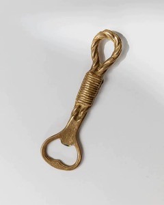 Abridor de Botellas Metálico Dorado con Asa de Cuerda, Diseño Portátil Manual, Más Vendido - Product Image 1