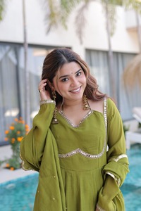 Conjunto de Salwar Kameez Étnico Indio con Dupatta para Fiestas y Ocasiones Festivas para Mujer, Corte Regular Elegante para Cualquier Función - Product Image 2