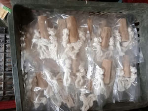 Palo de Madera de Café Premium para Masticar para Mascotas con Cuerda, Alternativa Natural a la Hueso de Madera, Venta al por Mayor a Granel, Envasado al Vacío, Tamaños M L XL - Product Image 6