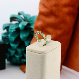 Anillo de Eternidad con Bisel de Esmeralda Verde Natural en Forma de Lágrima, Oro Amarillo Sólido de 18K, Anillo de Lujo con Gema Tallada en Pera, Piedra de Nacimiento de Mayo - Product Image 6