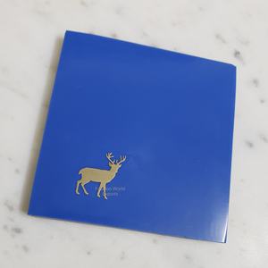 Posavasos Cuadrado de Resina Azul Hecho a Mano, Moderno y Ecológico, con Silueta de Ciervo Dorado, para Mesas de Comedor y Café, Disponible al por Mayor - Product Image 1