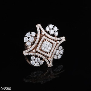 Bague en or rose plaqué or 18 carats avec diamant de laboratoire taille brillant certifié IGI, design floral luxueux et tendance, unisexe, pour fiançailles - Product Image 5