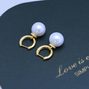 ต่างหูมุกน้ำจืดสีขาวทรงเกาหลี เงินแท้ S925 ขนาด 11-12 มม. แสงเงาสวยงาม พร้อมตัวล็อคสำหรับผู้หญิง - Product Image 5