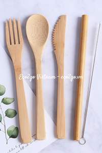¡Tendencia 2025 caliente! Juego de cubiertos de bambú natural reutilizable con logotipo láser grabado en bolsa hecho en Vietnam - Product Image 6