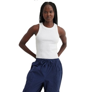 Camiseta sin mangas minimalista de algodón acanalado, top cómodo de moda para verano, camiseta sin mangas de algodón suave acanalado, estilo urbano ajustado sin mangas - Product Image 5
