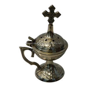 Quemador de Incienso de Latón Hecho a Mano con Tapa Decorativa, Soporte Metálico Tradicional para Meditación, Oración y Aromaterapia - Product Image 1