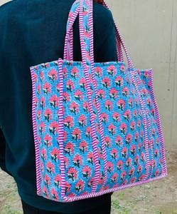 กระเป๋าโท้ทผ้าฝ้ายลายควิลท์พิมพ์ลายด้วยมือ สีส้มชมพู ขนาดใหญ่ แบบสองด้าน ใช้ได้ทั้งแบบสะพายไหล่และถือ เหมาะสำหรับการเดินทาง - Product Image 3