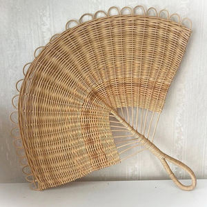 Abanico de ratán de madera para decoración de pared, accesorios hechos a mano de buena calidad, arte colgante en forma de abanico. - Product Image 1