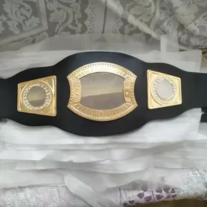 Ceinture de lutte unisexe GLOWING NEON INDUSTRY en PU noir à taille haute avec boucle en alliage doré et accents en strass - Product Image 1