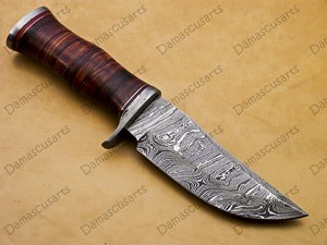 Couteau de chasse et de survie artisanal en acier Damas forgé, lame fixe, avec manche en bois de qualité supérieure. - Product Image 5