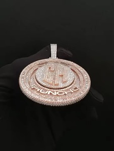 Pendentif Hip-Hop Personnalisé Rond Plaqué Rhodium Argent et Or Rose Effet Givré pour Hommes et Femmes – Idéal pour les Fêtes - Product Image 1