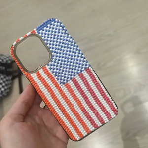 Coque de téléphone rose à paillettes et strass pour téléphone, avec un design élégant et scintillant - Product Image 4