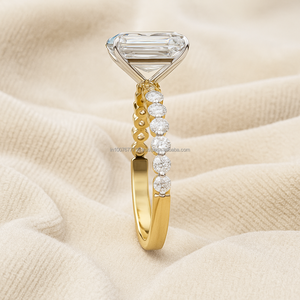 Anillo de Compromiso Solitario con Moissanita de Corte Radiante de 2.50 CT, Oro Amarillo de 10K, Certificado IGI, Regalo Perfecto para Mujer - Product Image 5