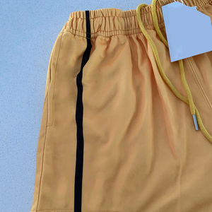 Shorts de football australien personnalisés neufs avec sublimation, poches zippées, taille élastique en polyester, pour rugby et football. - Product Image 5