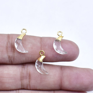 Delicado Colgante de Cuarzo Transparente en Forma de Luna Creciente |   Amuleto de Luna Chapado en Oro de 5x16mm, Elegante Regalo de Joyería - Product Image 3