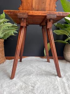 เก้าอี้ห้องโถงไม้วอลนัทแกะสลักสไตล์คอนติเนนตัลโบราณ - Product Image 2