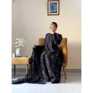 Ensemble haut-bas et dupatta pour femmes de marque avec broderie et travail de séquence - Product Image 6