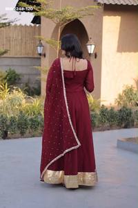 Conjunto de Vestido y Dupatta de la Mejor Calidad, Plateado, con Encaje Brillante, Estilo Kali, con Mangas Largas y Cuello Elegante, Proveedor Indio - Product Image 4