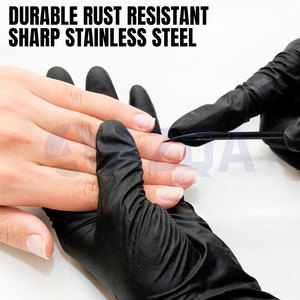 Ciseaux à cuticules en acier inoxydable avec lame incurvée et pointe affûtée, revêtement noir, avec étui en cuir pour manucure et soin de précision - Product Image 3
